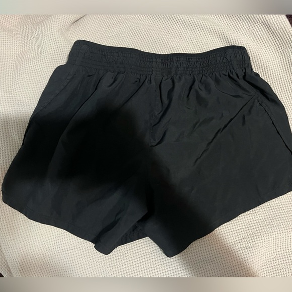 Womens black Nike athletic shorts small - Picture 3 of 4